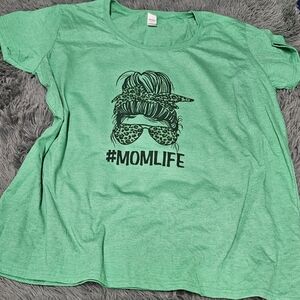 Green #MomLife Graphic T-Shirt